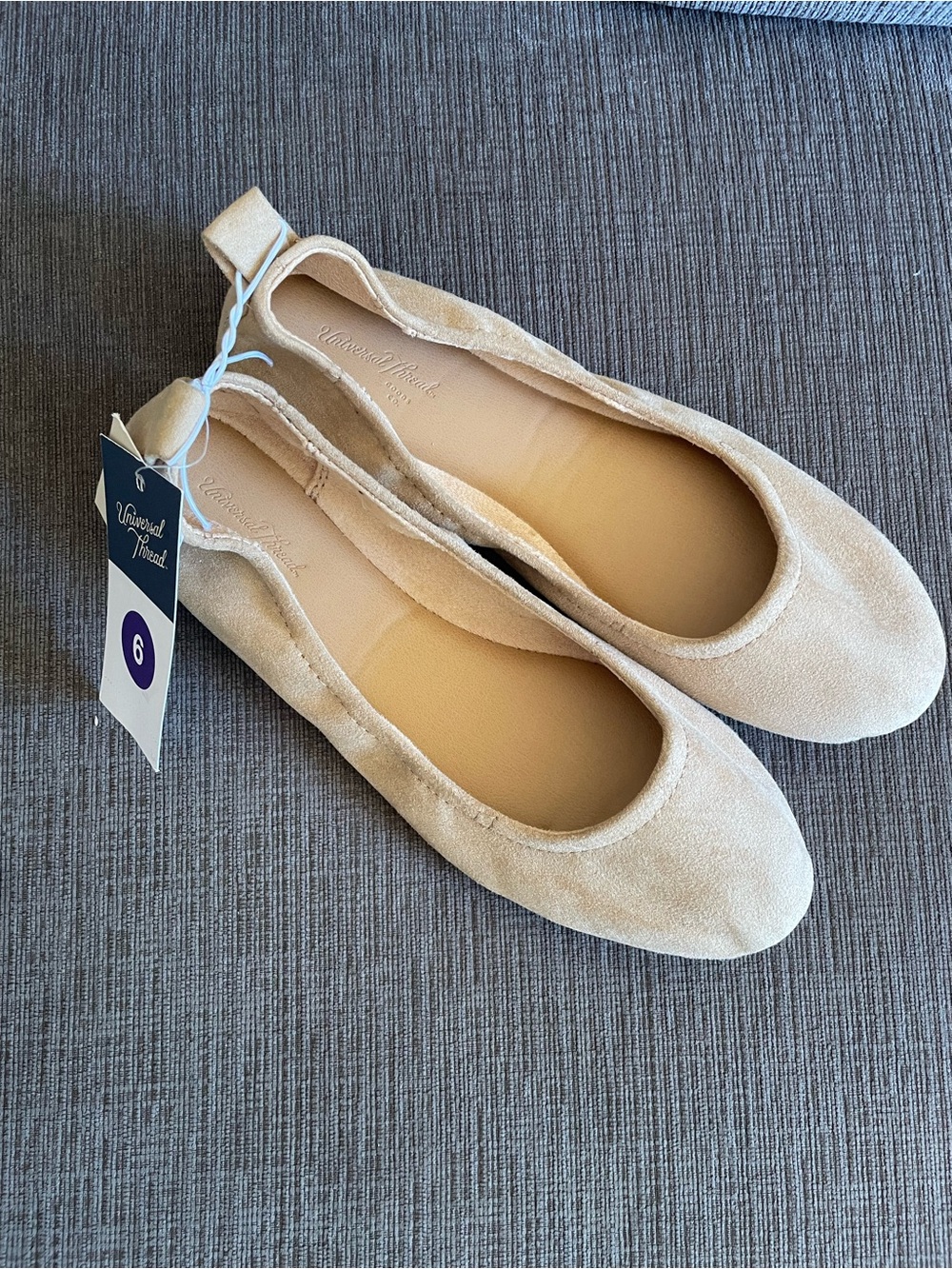 NWT Universal Thread Women's Beige Suede Ballet Flats Size 6
